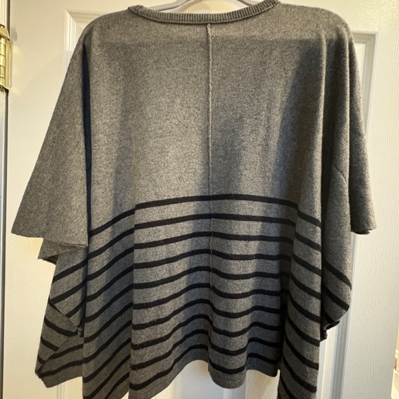 C&C California Short Sleeve Poncho Sweater - Picture 5 of 6